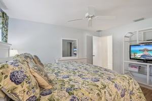 NE 17th Pl-S2510-016.jpg