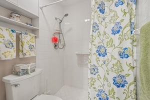 NE 17th Pl-S2510-018.jpg