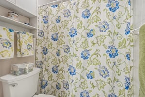 NE 17th Pl-S2510-019.jpg