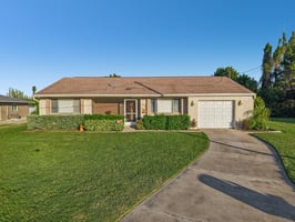 NE 17th Pl-S2510-029.jpg