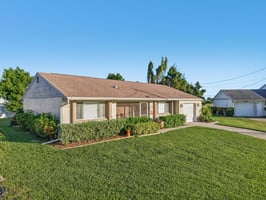 NE 17th Pl-S2510-031.jpg