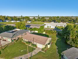 NE 17th Pl-S2510-033.jpg