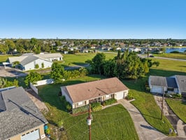 NE 17th Pl-S2510-034.jpg