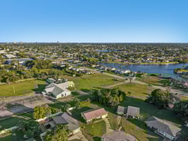 NE 17th Pl-S2510-035.jpg