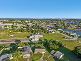 NE 17th Pl-S2510-036.jpg