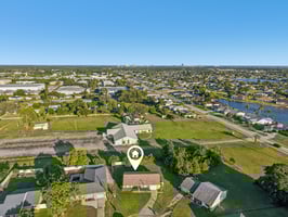 NE 17th Pl-S2510-037.jpg