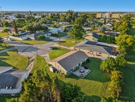 NE 17th Pl-S2510-044.jpg