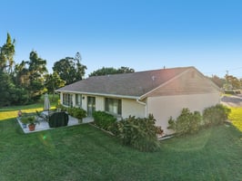 NE 17th Pl-S2510-046.jpg