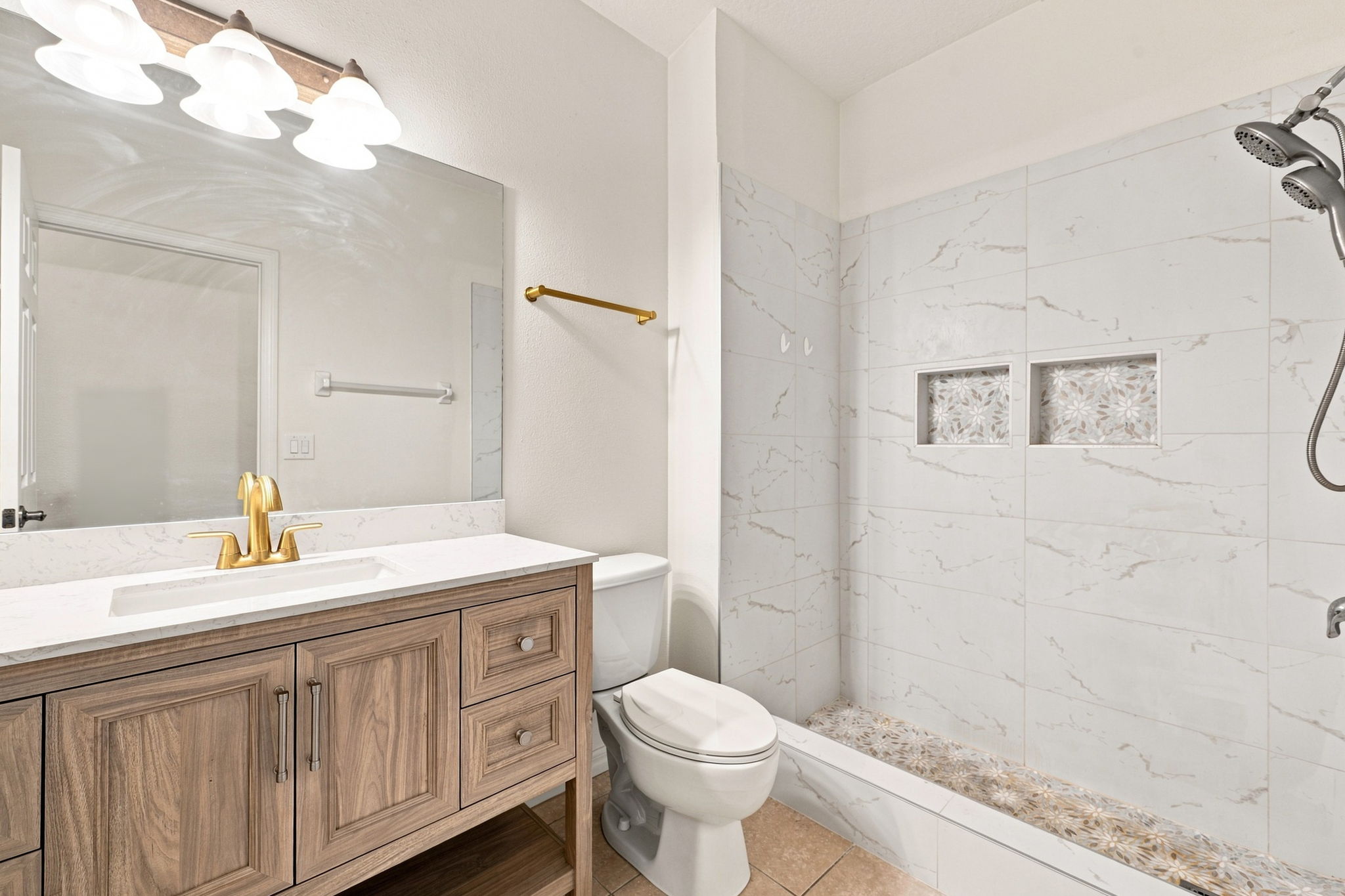 Upper Level Bathroom2