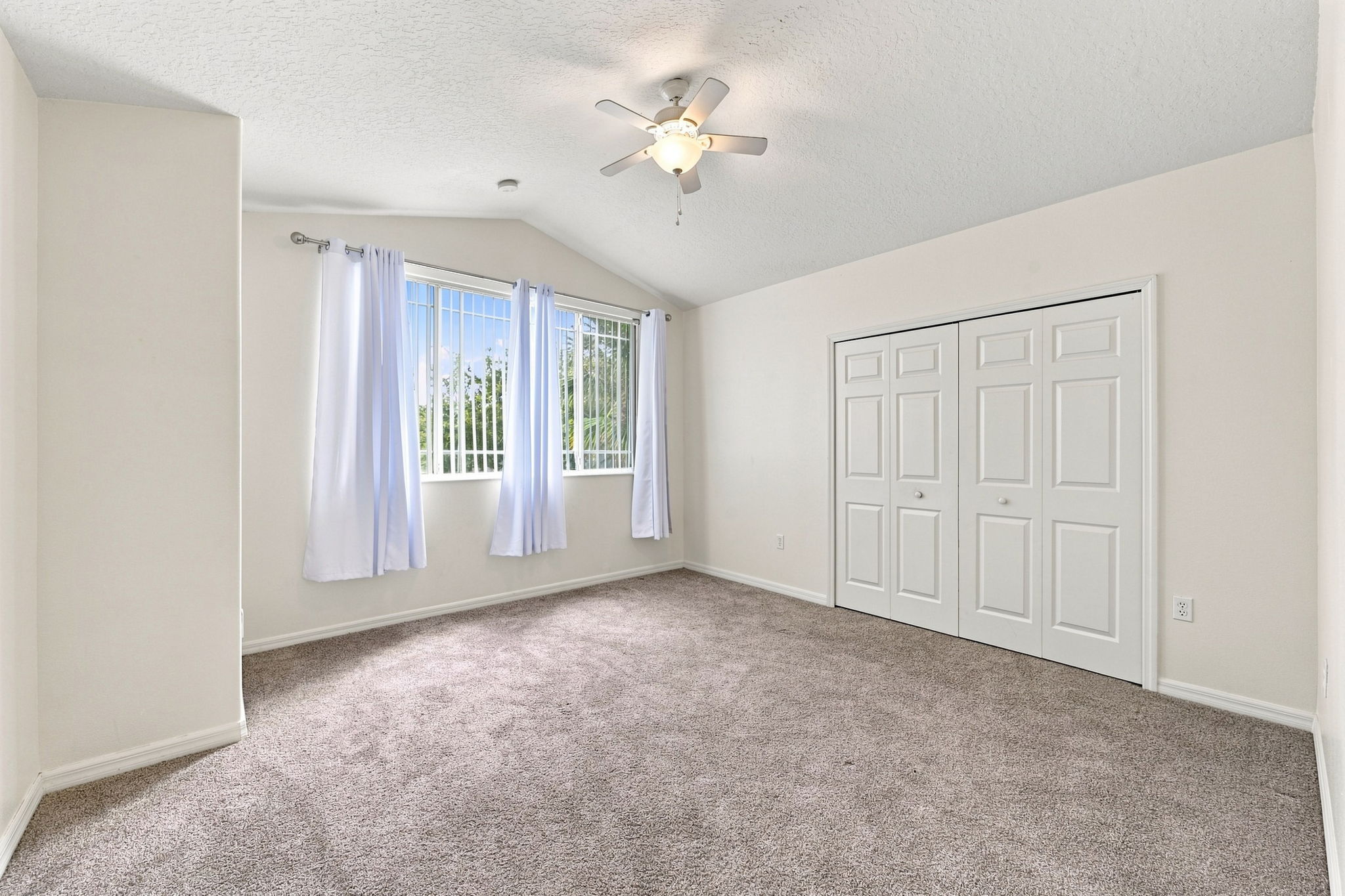 Upper Level Bedroom2