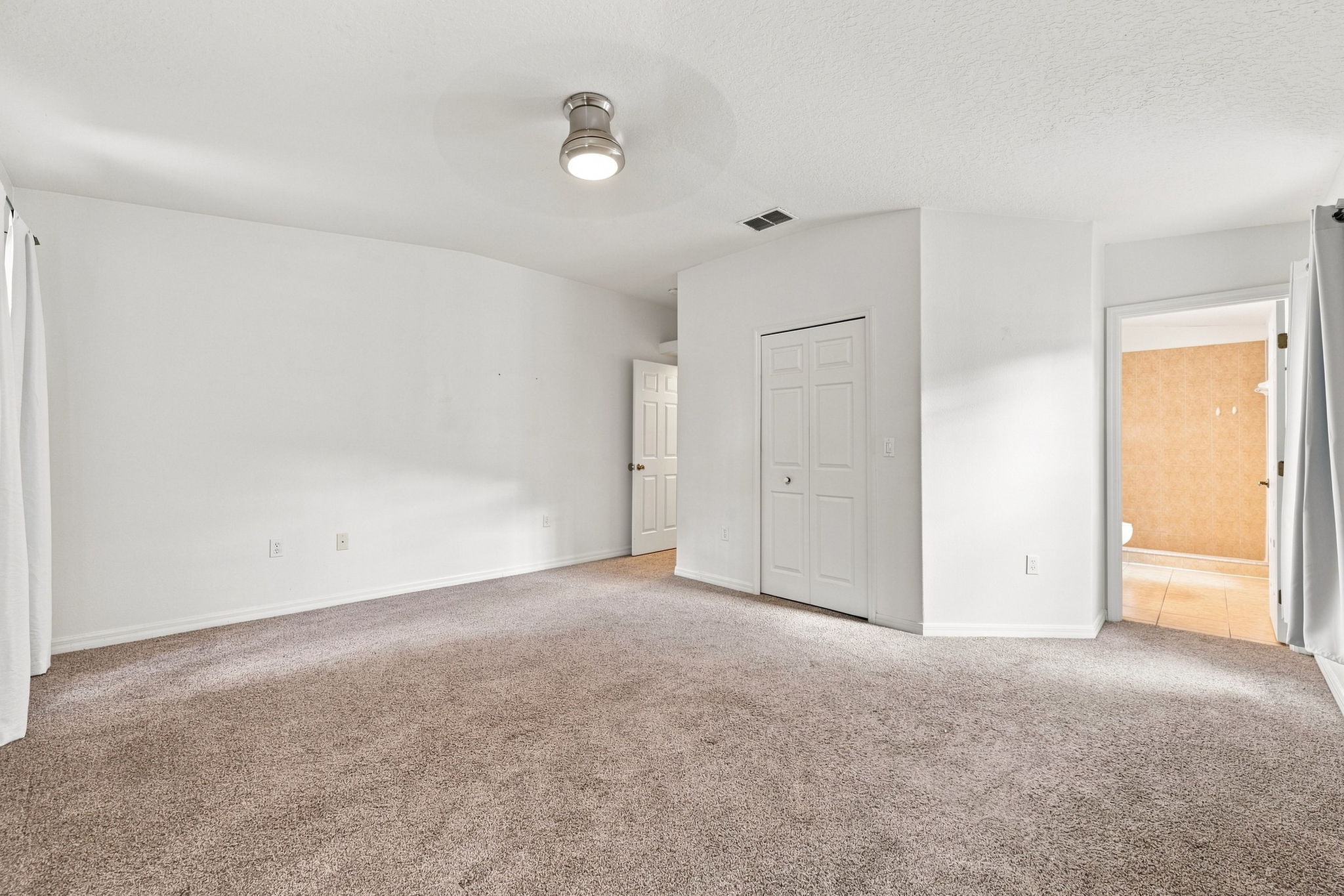 Upper Level Primary Bedroom1c