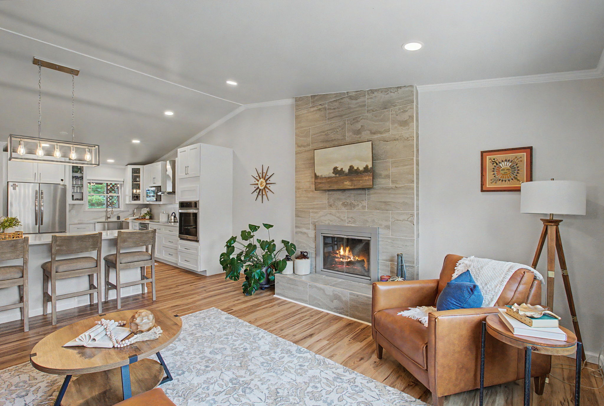 Living Room (Gas Fireplace)