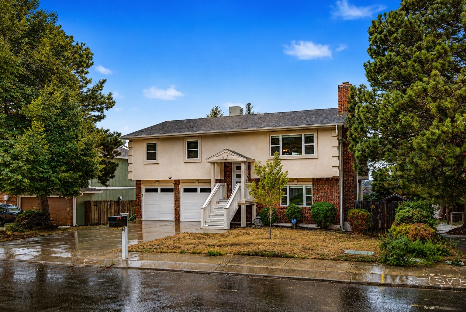 Quiet neighborhood, mature tres... welcome home!