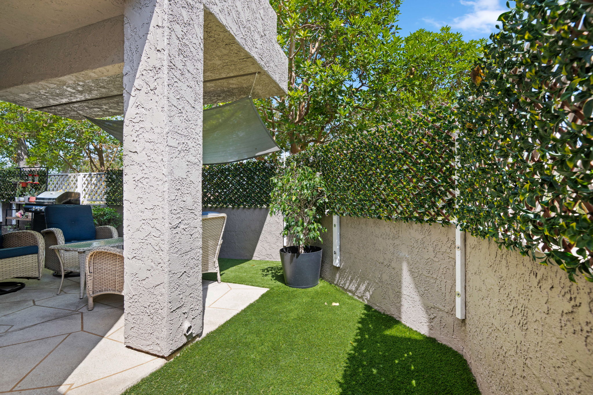 17-Patio & Yard