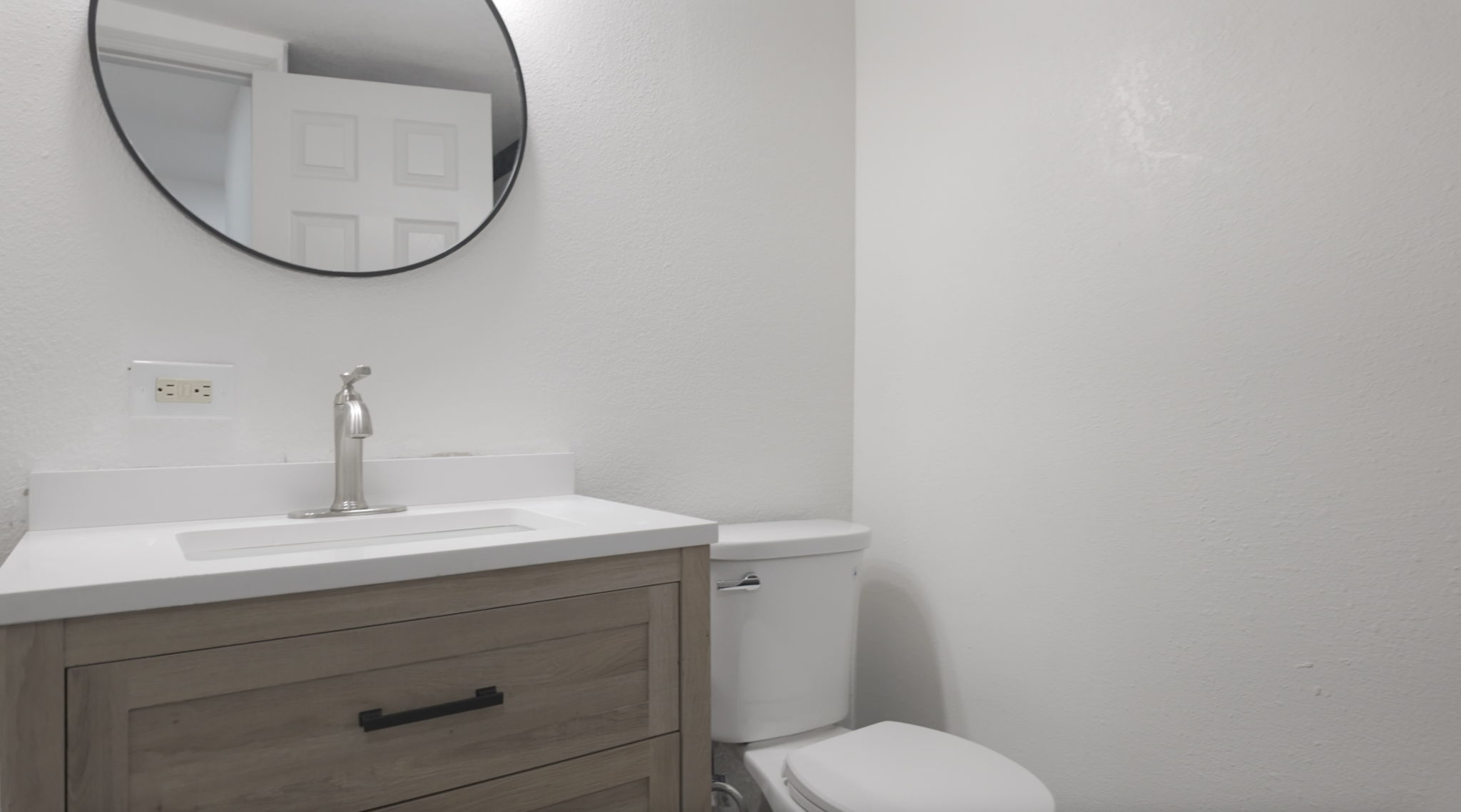 Bathroom 2 - 49567890