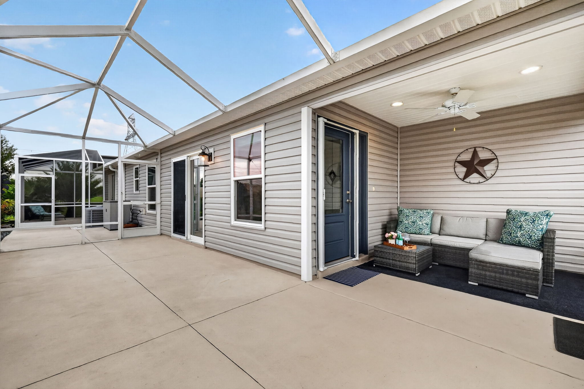Front Lanai with Extended 21'x19' Birdcage