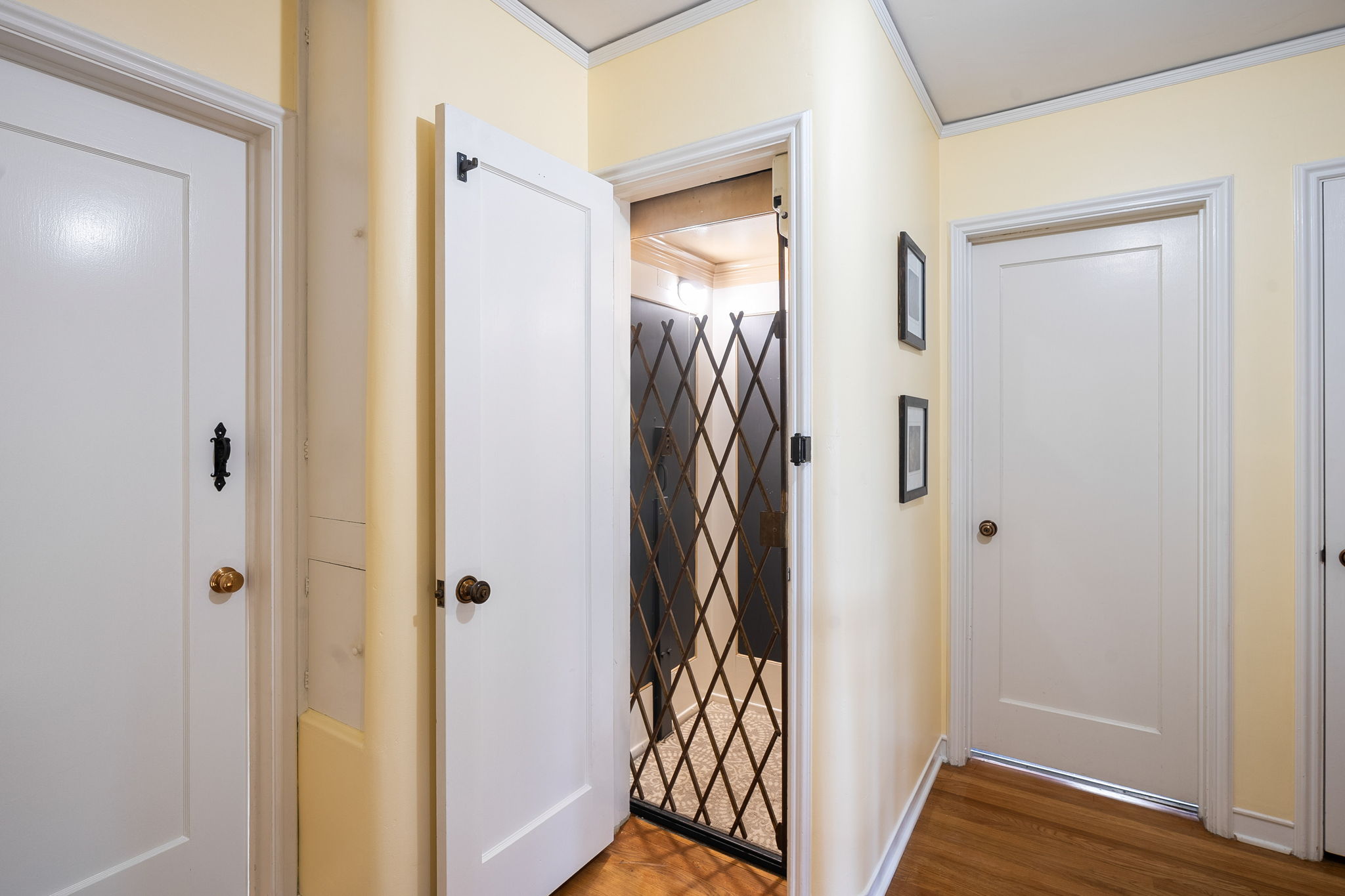 6036 Friends Avenue-30