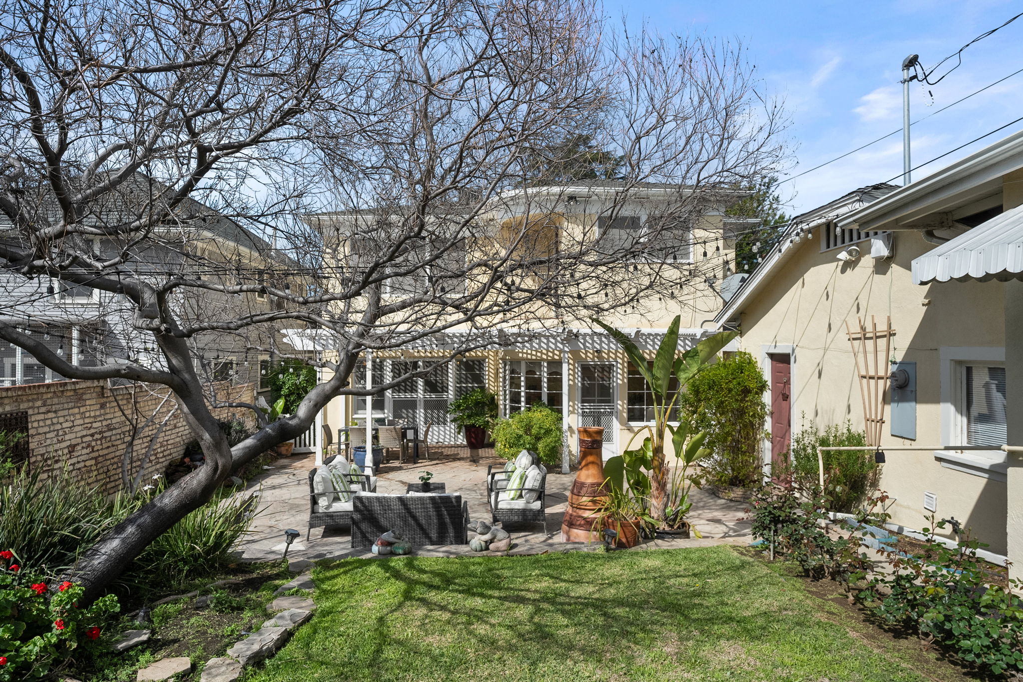 6036 Friends Avenue-52