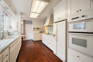 6036 Friends Avenue-21