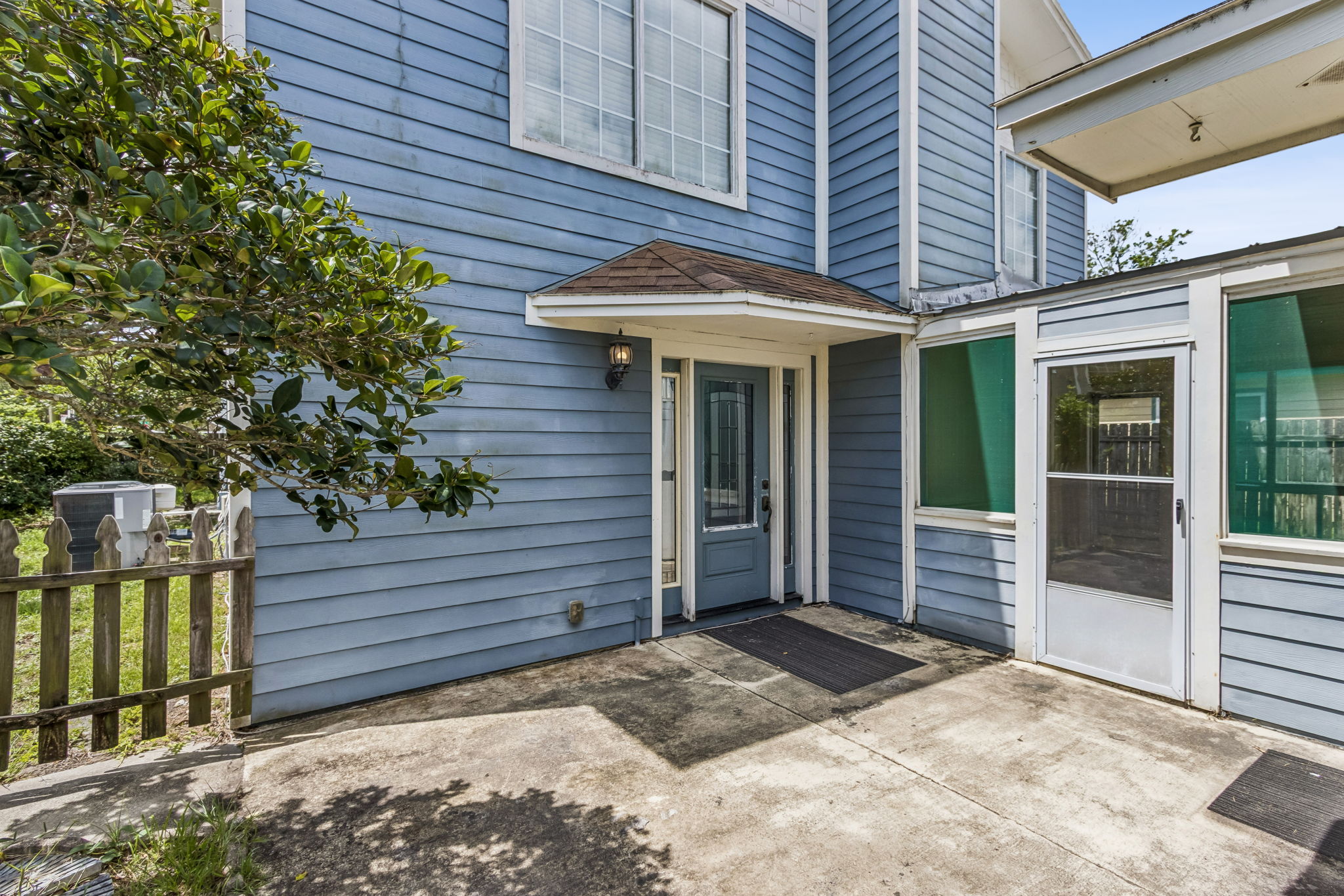 Front Entry Detail
