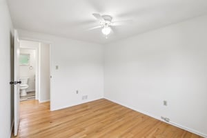 Calvert Ave-S0105-043.jpg