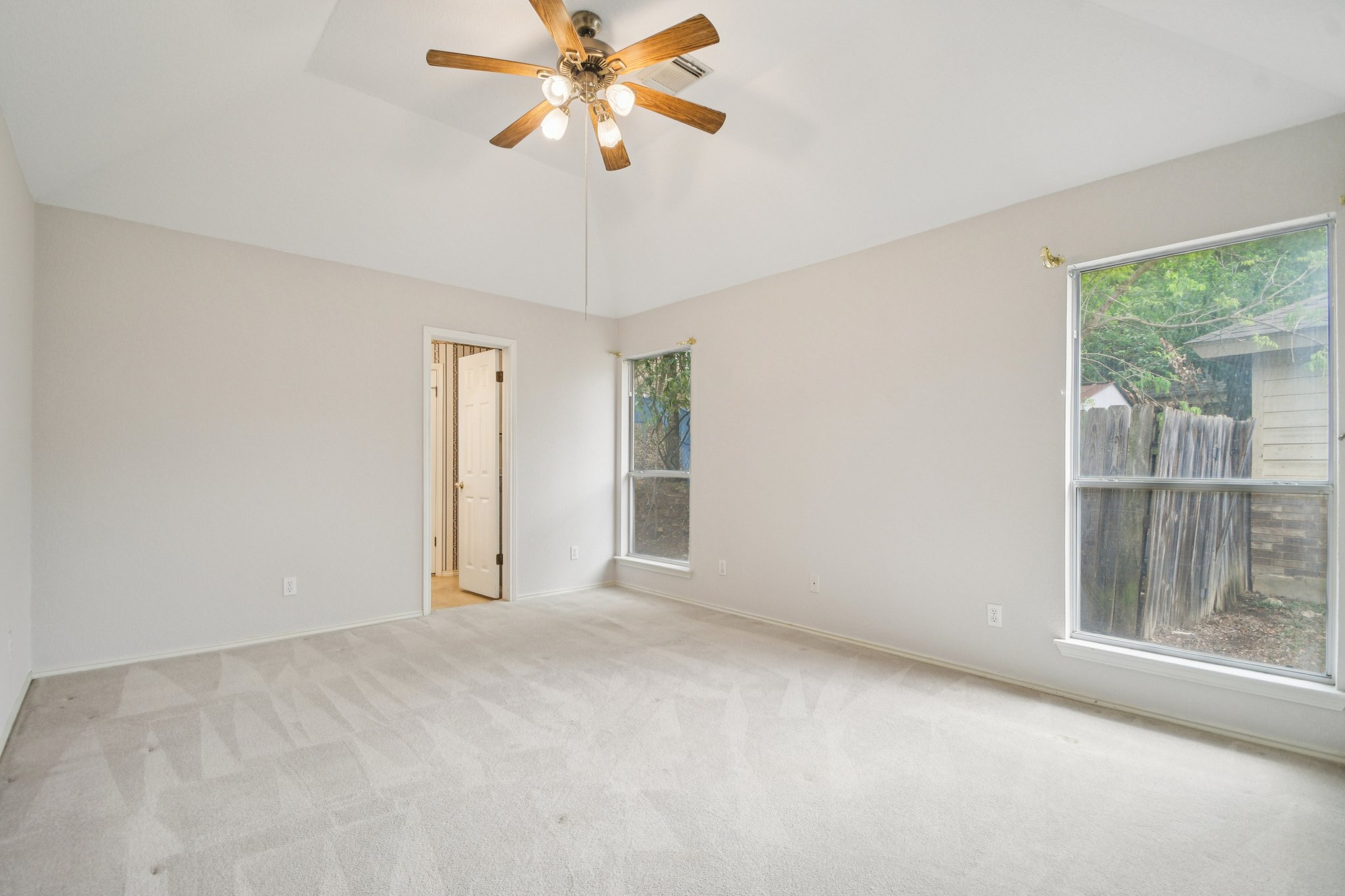 Clyde Ct-S0304-021.jpg