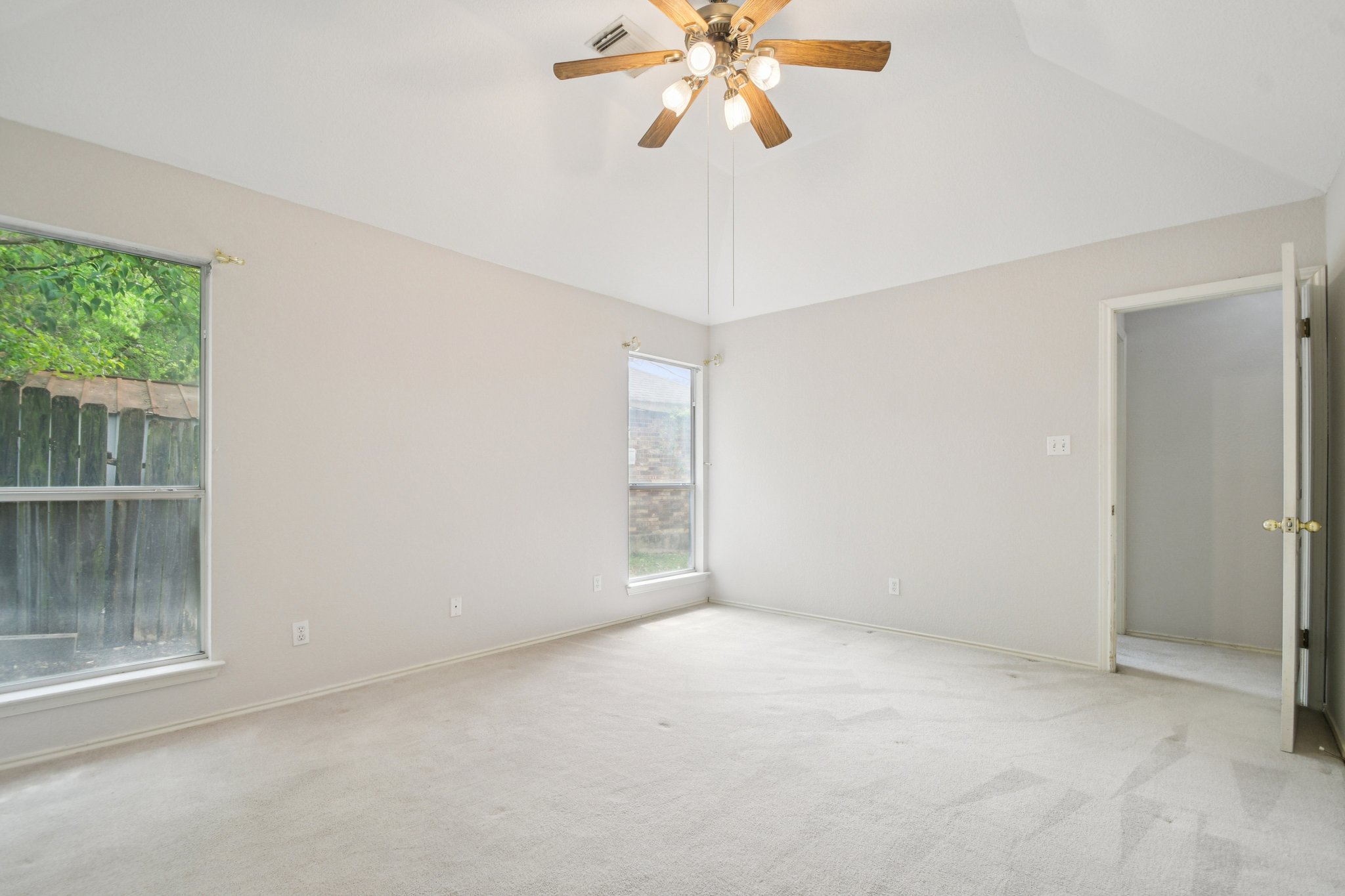 Clyde Ct-S0304-022.jpg