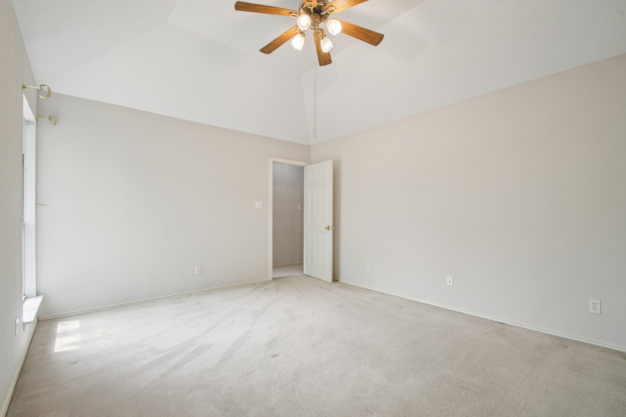 Clyde Ct-S0304-023.jpg