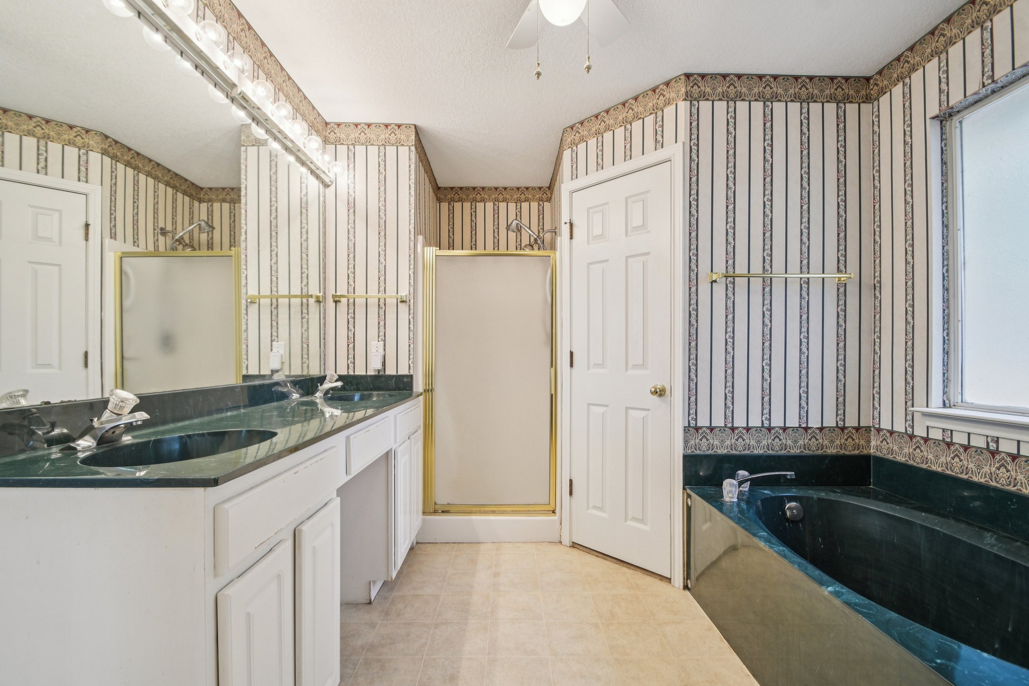 Clyde Ct-S0304-025.jpg