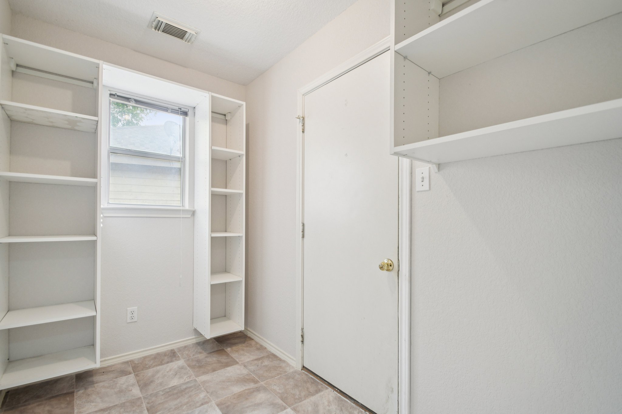 Clyde Ct-S0304-030.jpg