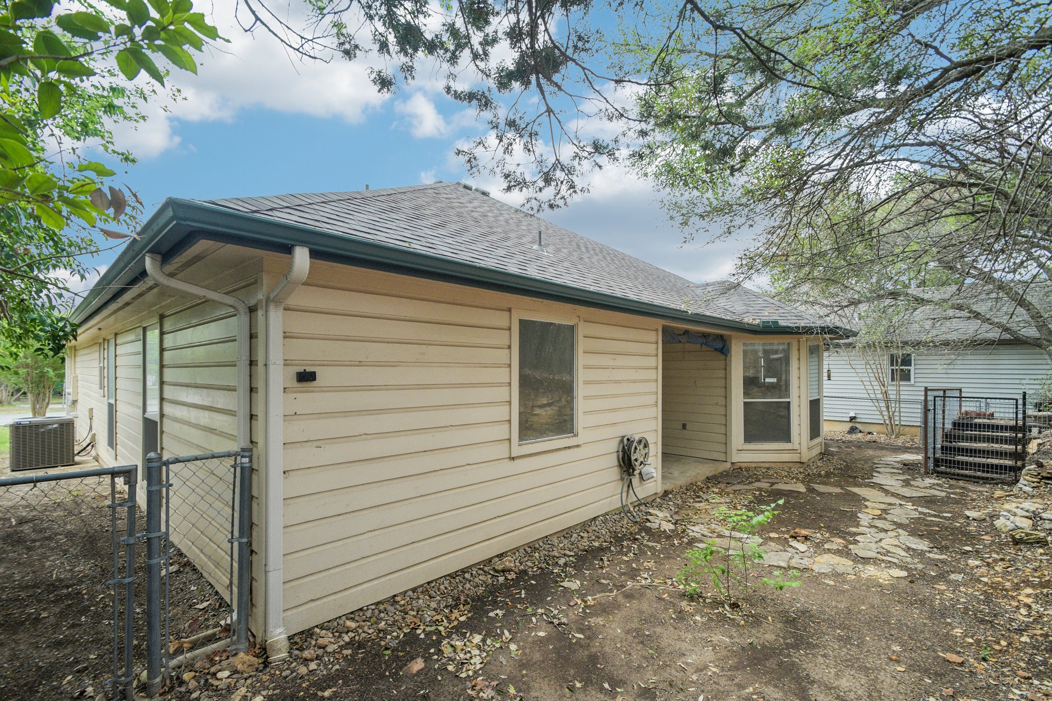 Clyde Ct-S0304-033.jpg