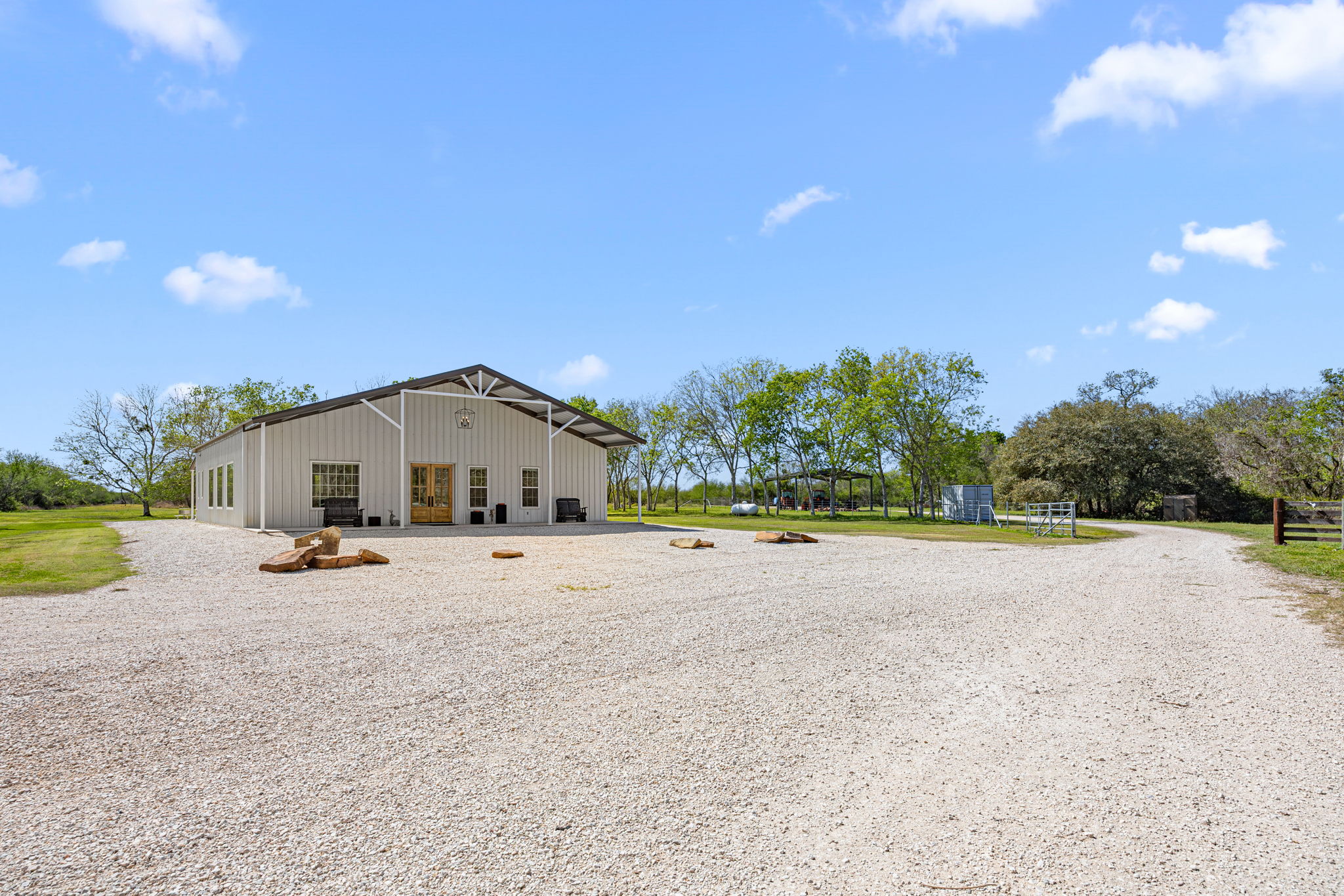 604 Co Rd 475, El Campo, TX 77437 | Studio Vos, Inc.