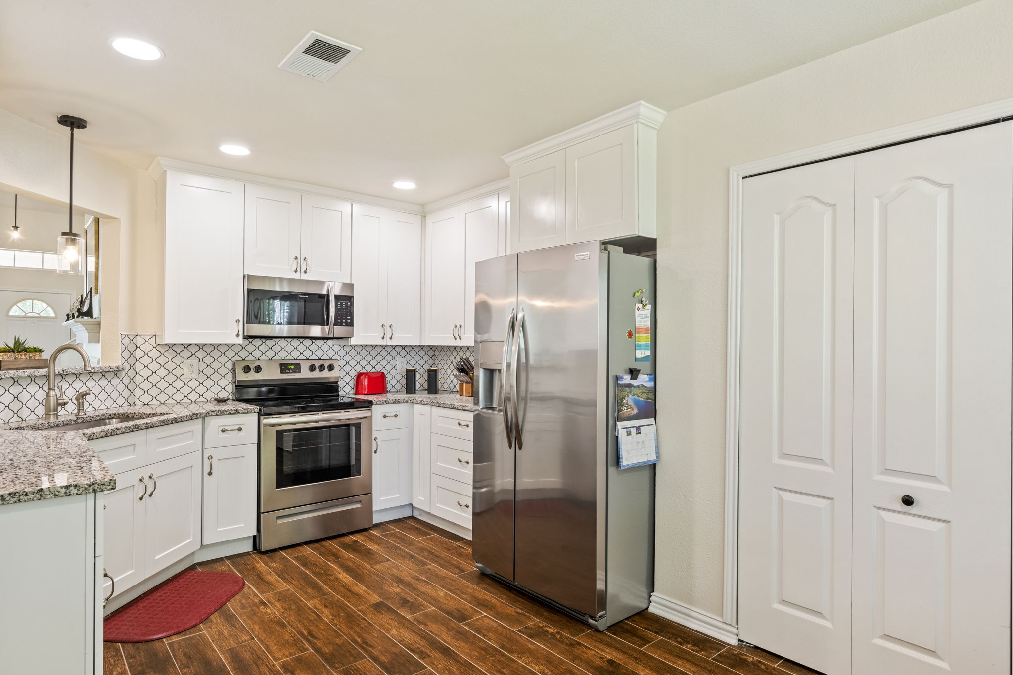 6043 Woodway Ct, San Antonio, TX 78249, USA Photo 12