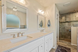 6043 Woodway Ct, San Antonio, TX 78249, USA Photo 14
