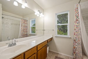 6043 Woodway Ct, San Antonio, TX 78249, USA Photo 20