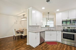 6043 Woodway Ct, San Antonio, TX 78249, USA Photo 9