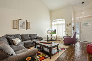 6043 Woodway Ct, San Antonio, TX 78249, USA Photo 3