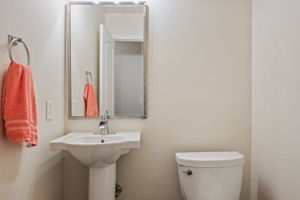 6043 Woodway Ct, San Antonio, TX 78249, USA Photo 6