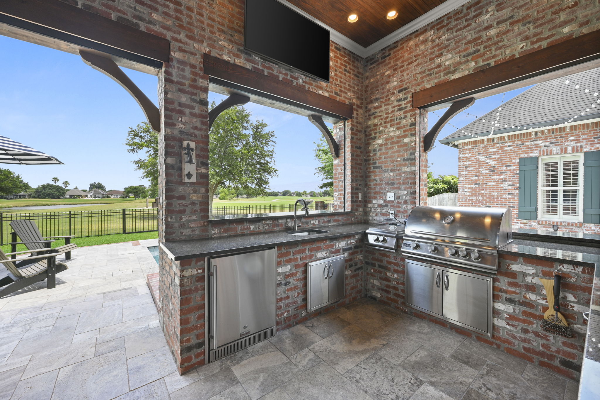 Outdoor Kitchen