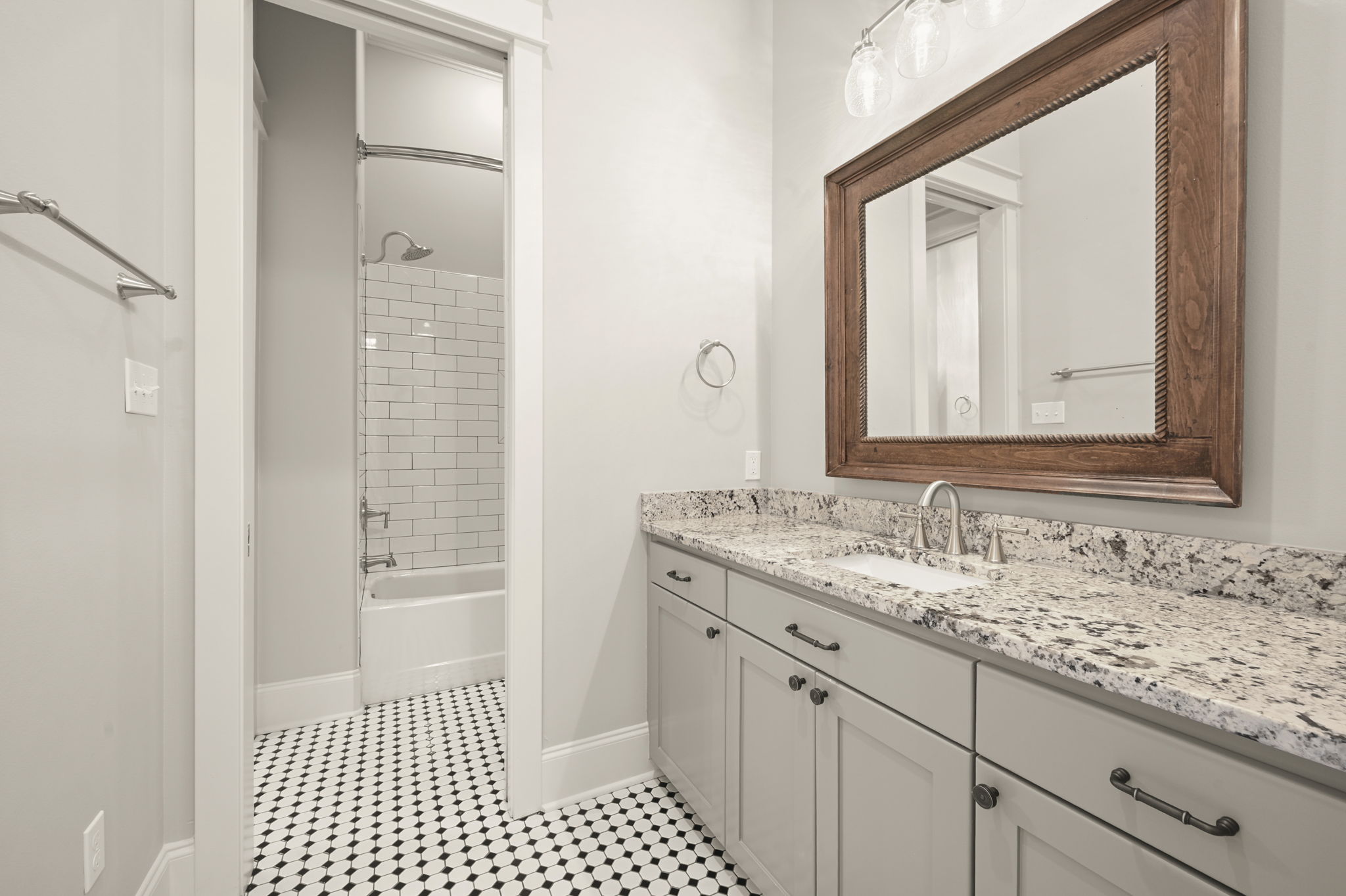2nd Bathroom Jack-N-Jill