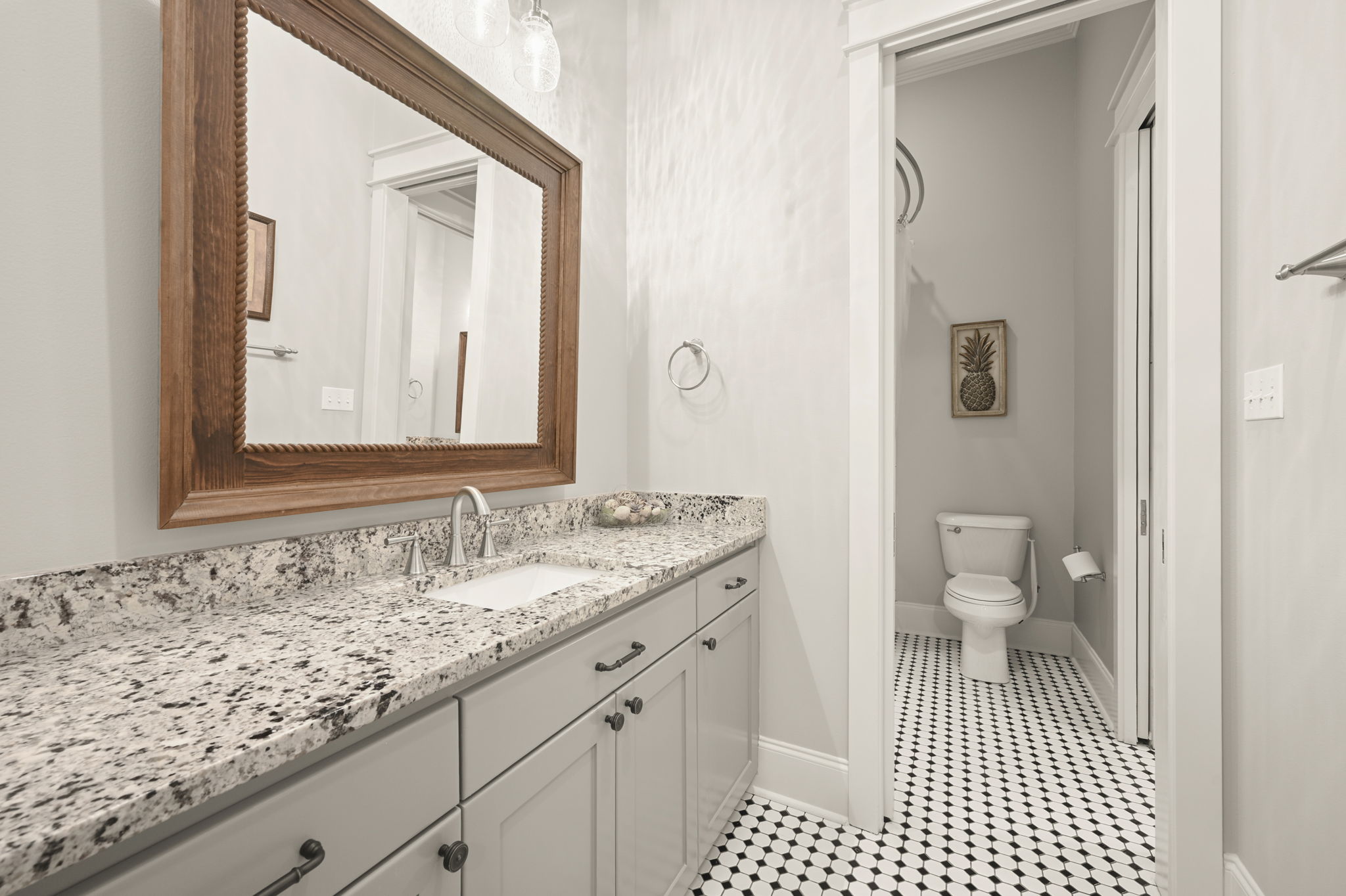 2nd Bathroom Jack-N-Jill