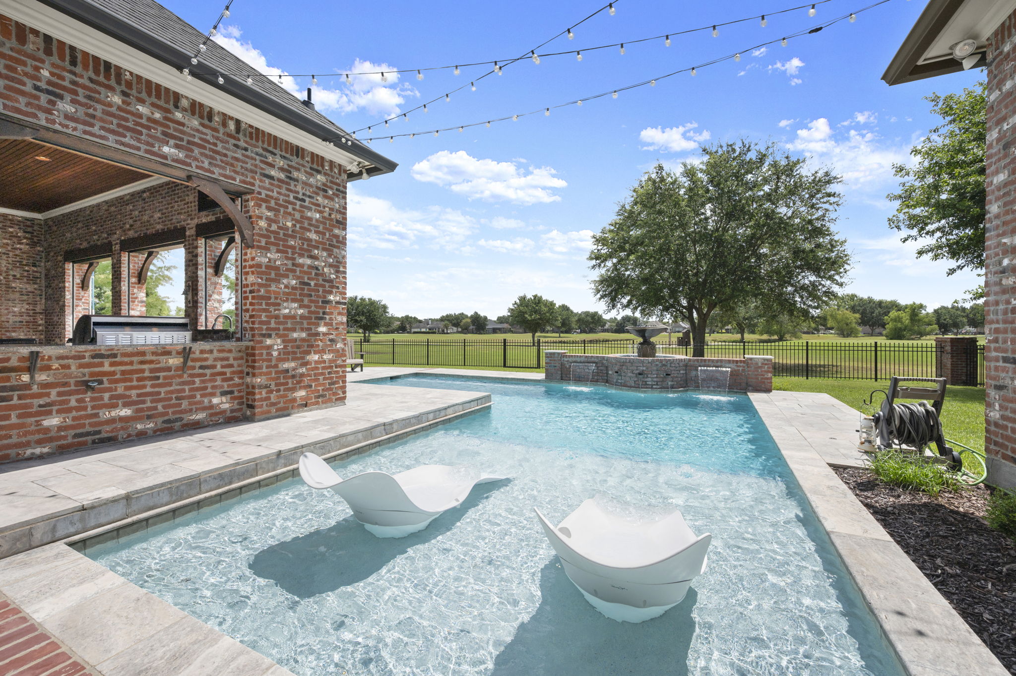 Pool Tanning Ledge