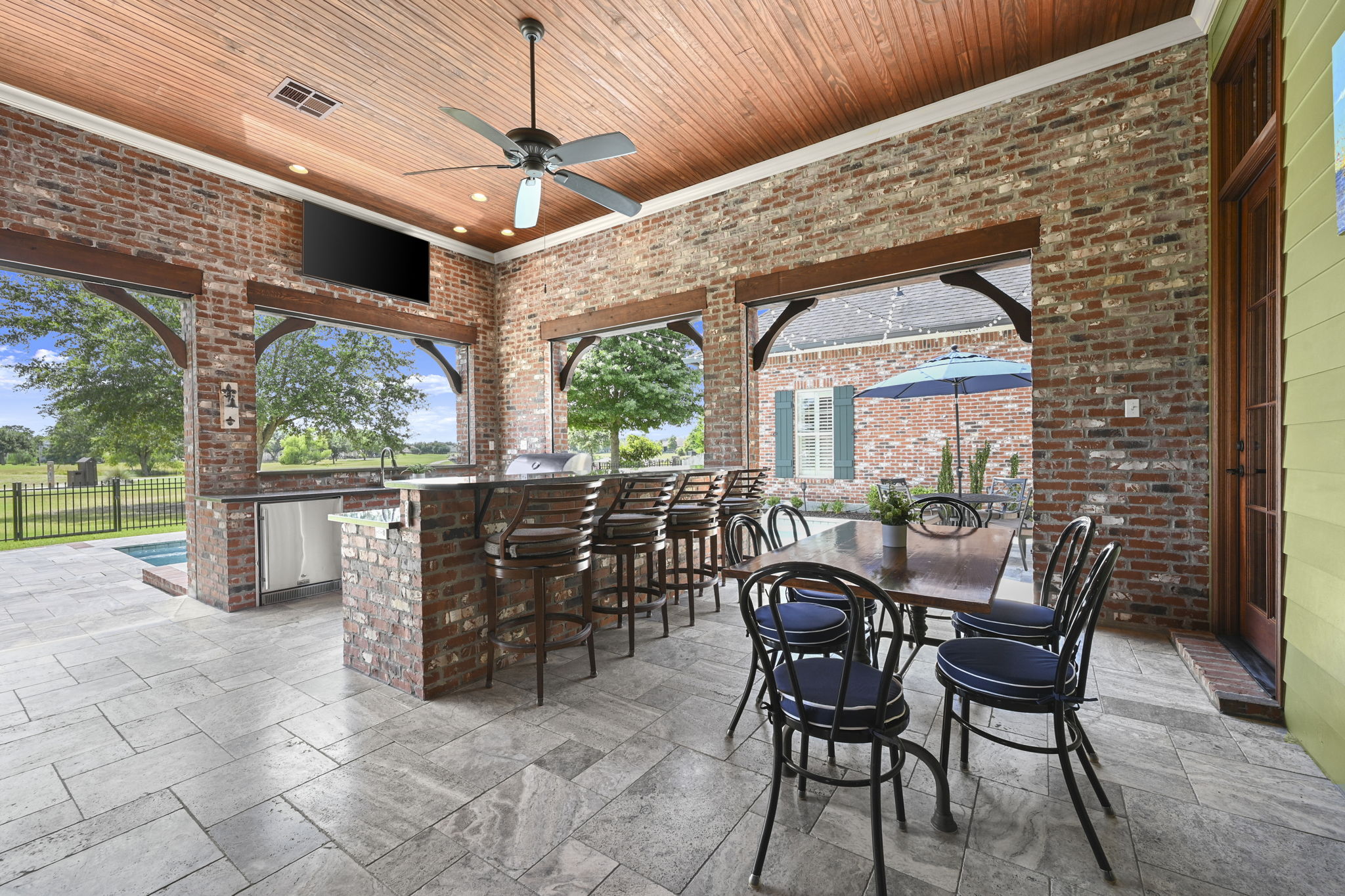 Outdoor Kitchen and Dining