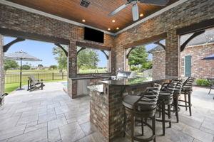 Outdoor Kitchen and Bar