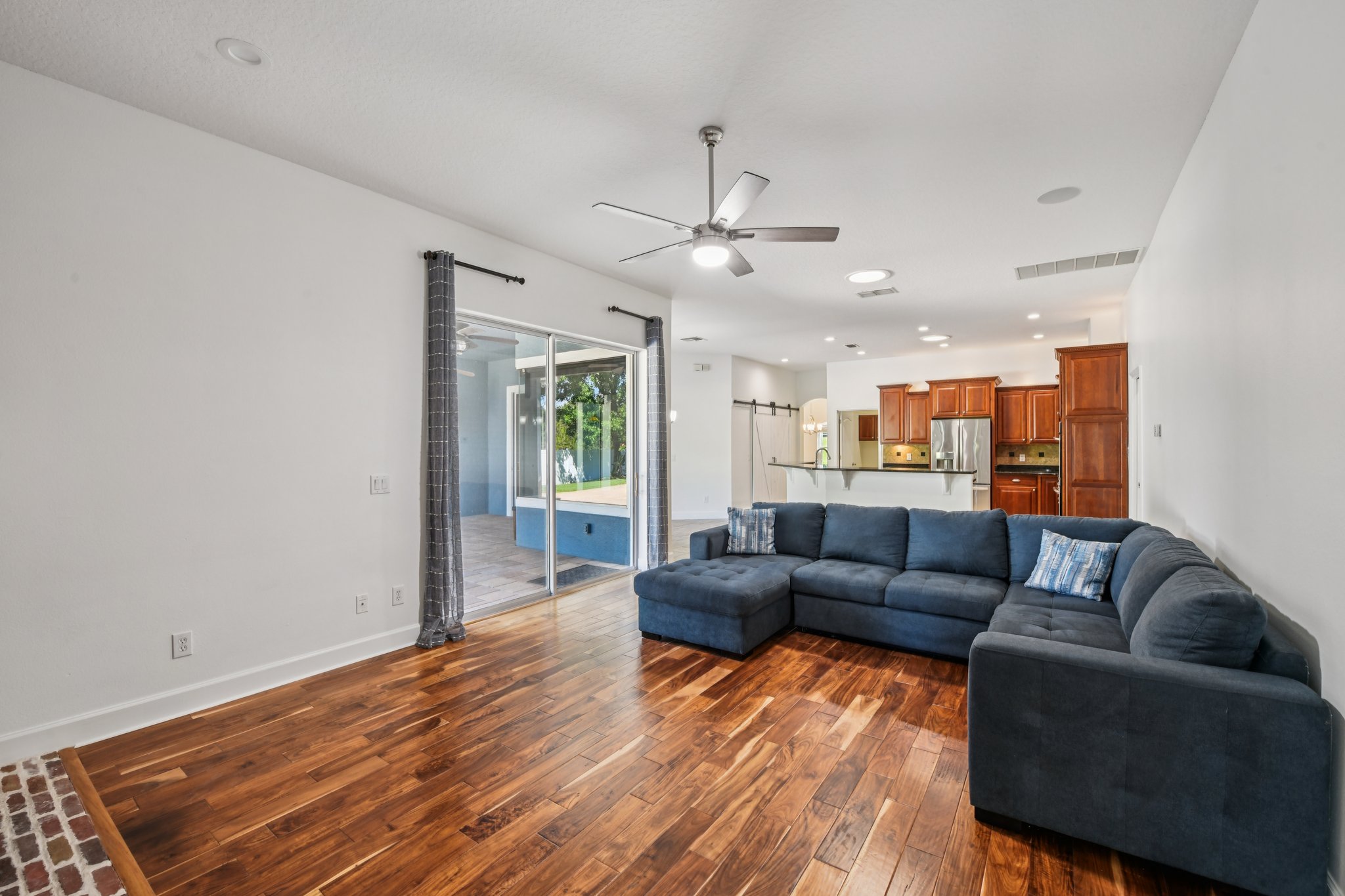 Tremayne Dr-S2706-010.jpg