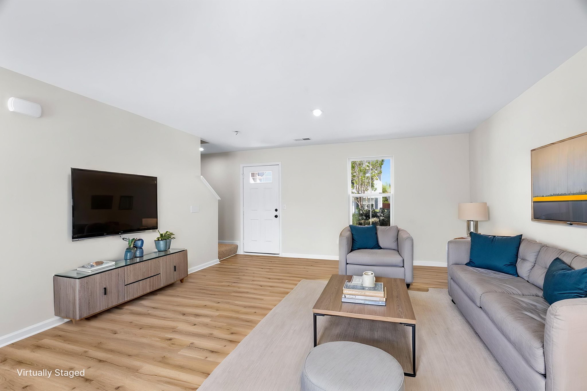 605 MAPLESTEAD FINAL (5 of 27) virtually staged.jpeg