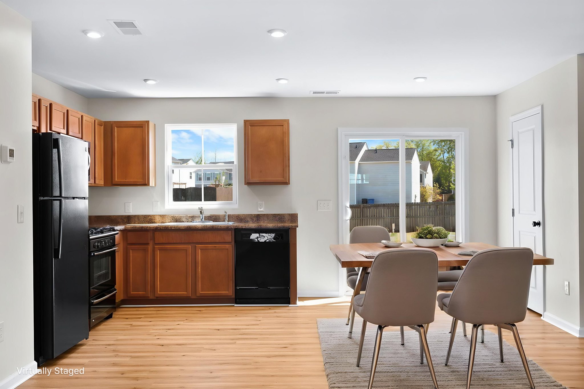 605 MAPLESTEAD FINAL (8 of 27) virtually staged.jpeg