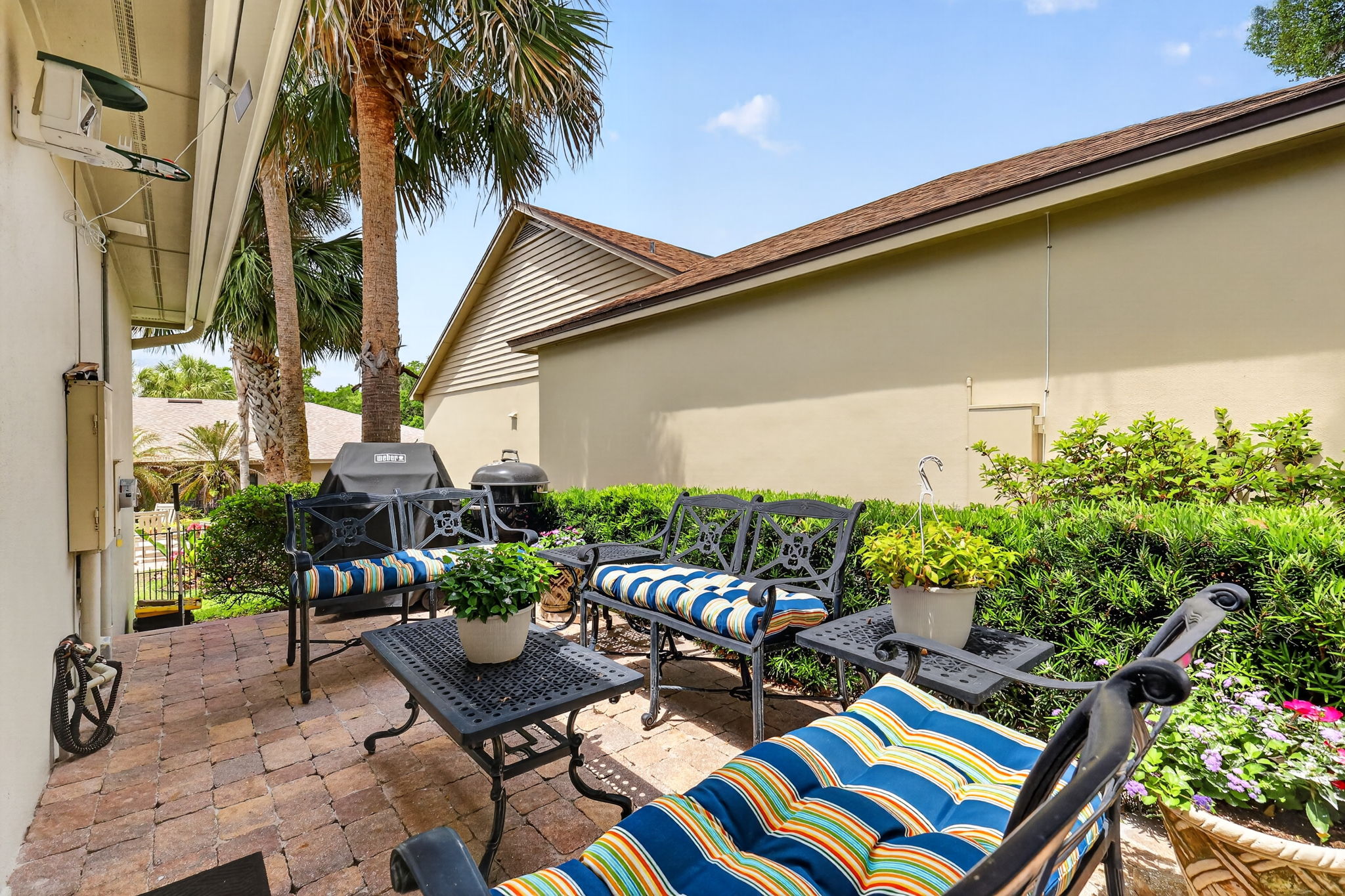 a Lovely and private place to sit and to grill