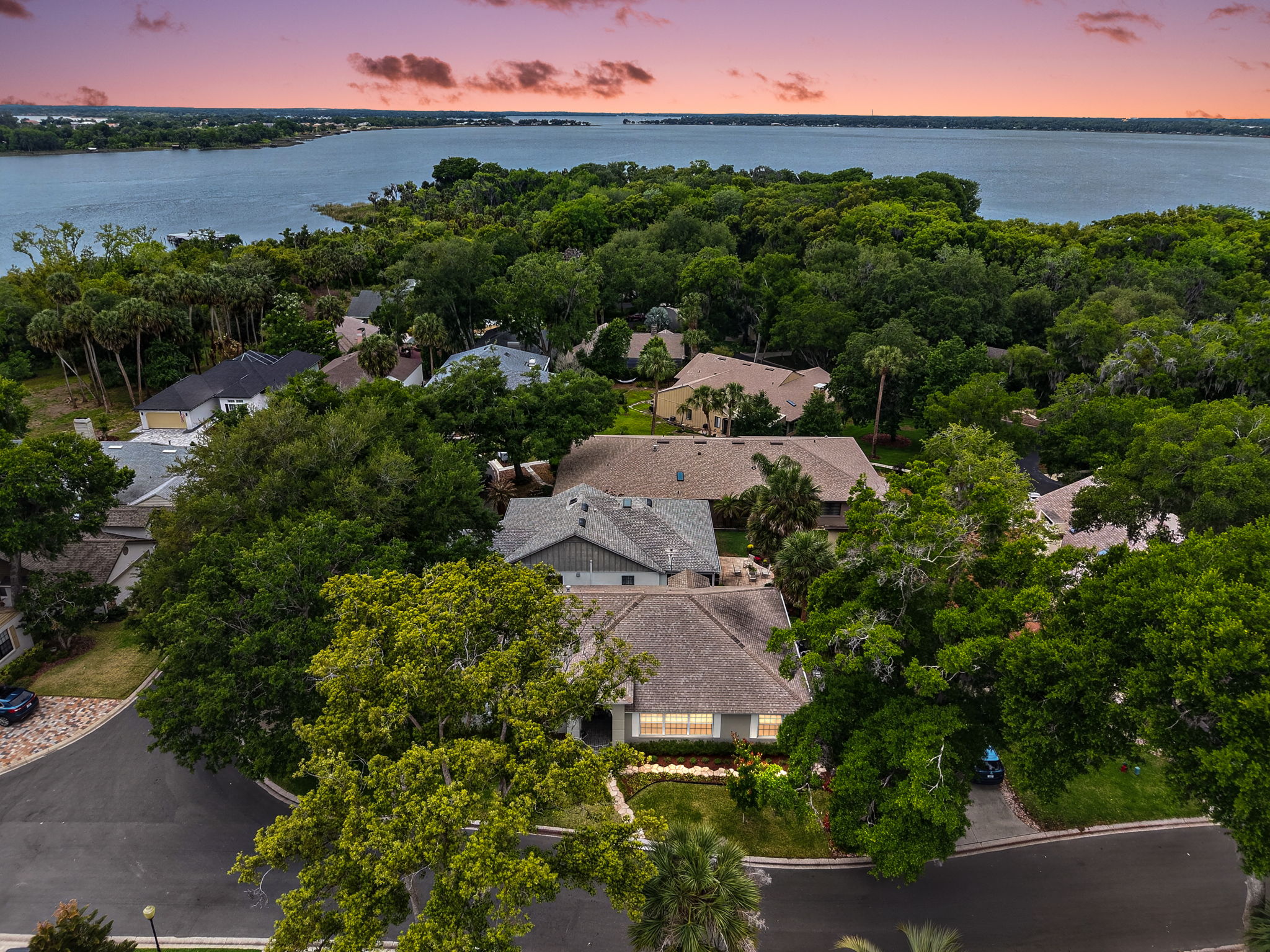 Lake Dora and the Harris Chain of Lakes is just steps away.