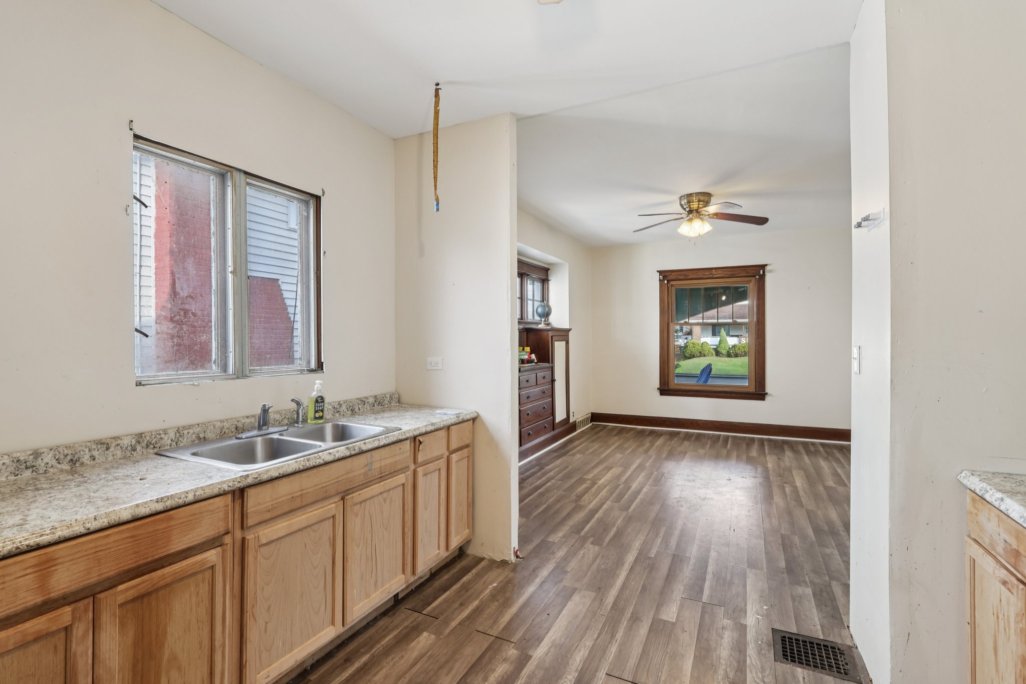 W Warren Ave-S2311-023.jpg